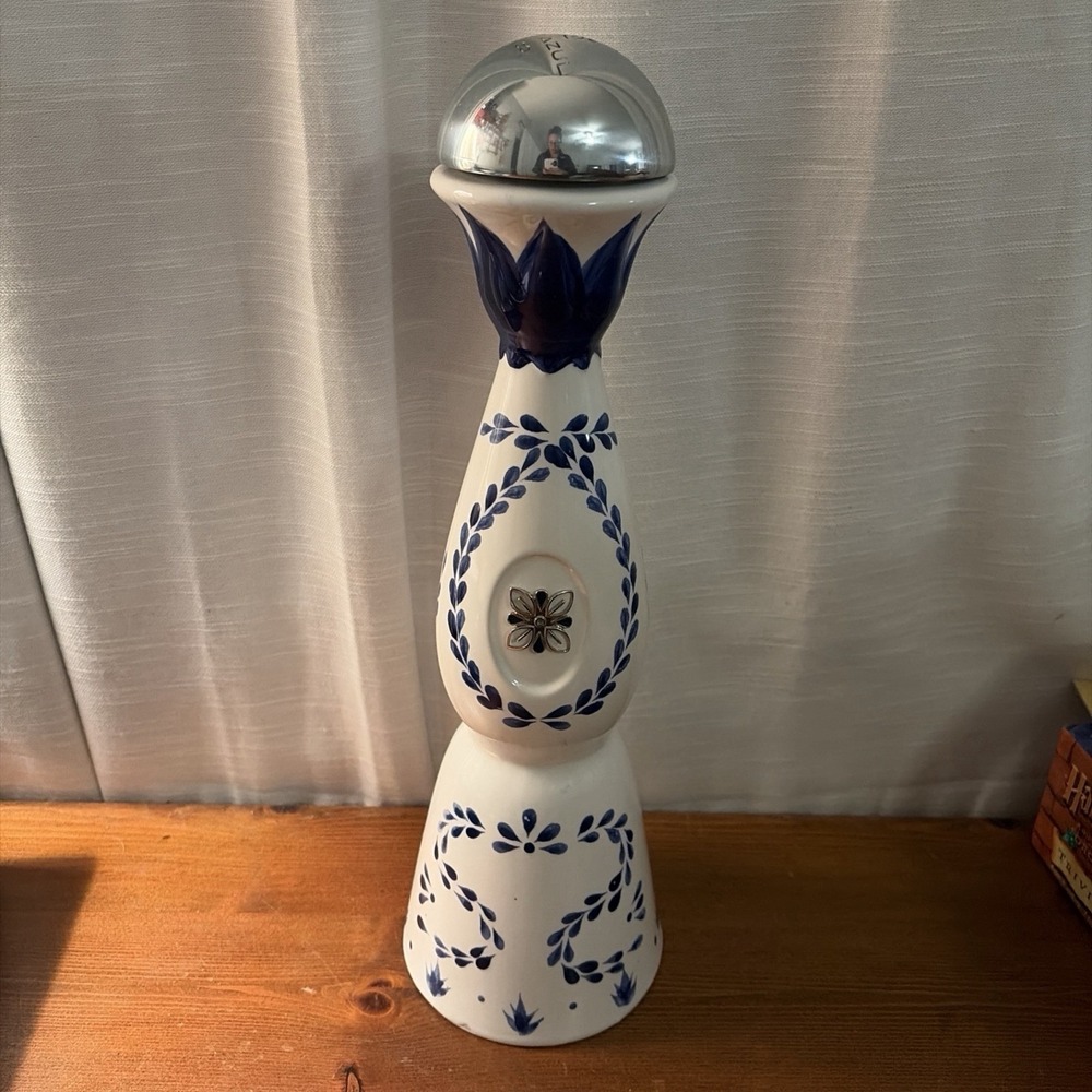 CLASE AZUL REPOSADO TEQUILA 750ML EMPTY BLUE & WHITE GLASS TALL HANDMADE BOTTLE